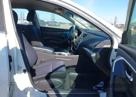 2016 Nissan Altima 2.5/2.5 S/2.5 Sl/2.5 Sr/2.5 Sv z USA, uszkodzony, nr VIN 1N4AL3AP5GC151522